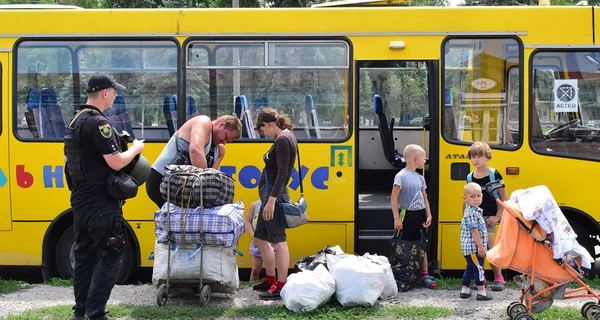 Уряд дозволив позбавляти права на опікування дітей через відмову від евакуації