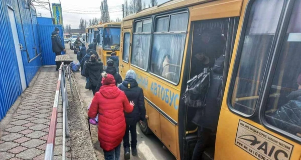 За август из оккупированных городов и горячих точек эвакуировали 45 тысяч украинцев