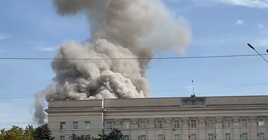 СМИ сообщили о взрывах в центре Херсона и Луганска