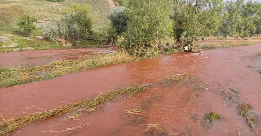 Жителям Кривого Рога раздают препараты для дезинфекции воды в колодцах