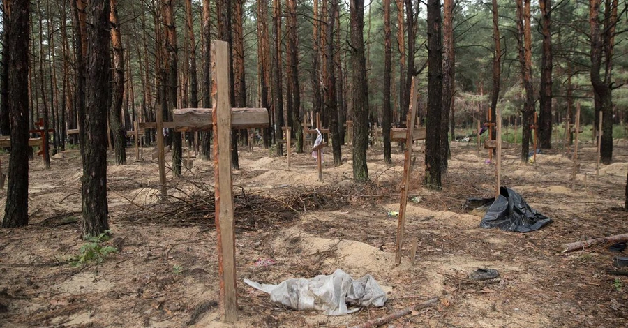 Блінкен і Макрон відреагували на звірства в Ізюмі: Росія має відповісти