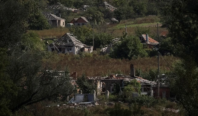 Разрушенные дома в поселке Каменка 