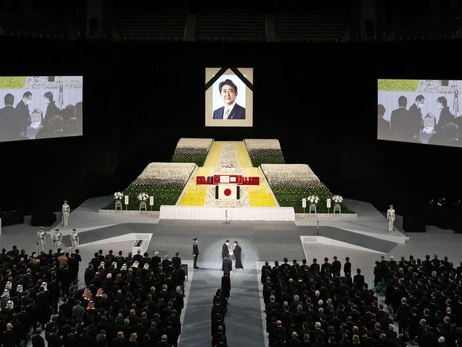 Похорон експрем’єр-міністра Японії Сіндзо Абе пройшов під гул протестів проти його вартості