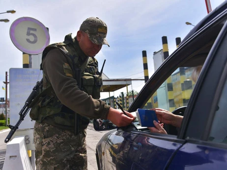 На границе с Молдовой задержали уклонистов, пробиравшихся по полю  с дикими кабанами 