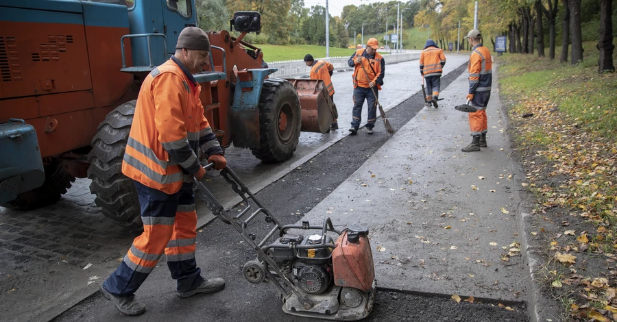 На Подільському узвозі у Києві замінили бруківку - вперше з моменту будівництва у 50-х роках