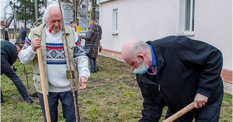 Помер письменник та редактор журналу 