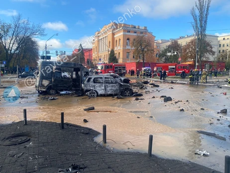 Вибухи у Києві: Ракети влучили у два райони, багато загиблих 