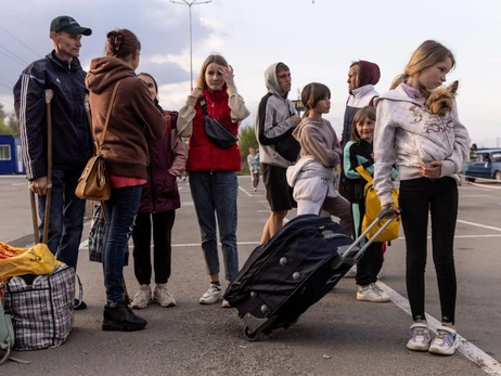 Люди, що втекли від війни… у війну: Вона ніби йде за нами слідом