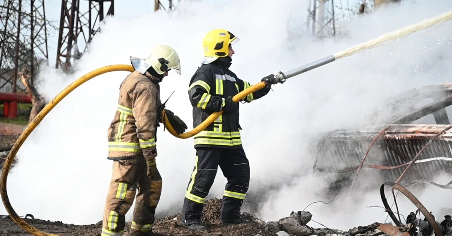 У Києві горить житловий комплекс 