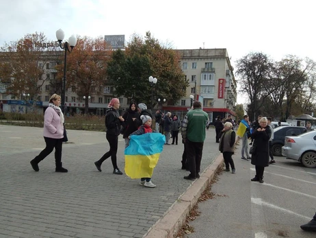 ЗМІ: ЗСУ помітили у Херсоні, жителі вийшли з українськими прапорами