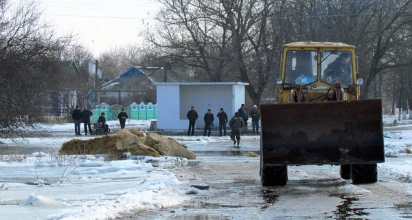 Советы сельских - городским: До маршрутки - два километра, а печку надо уметь топить 