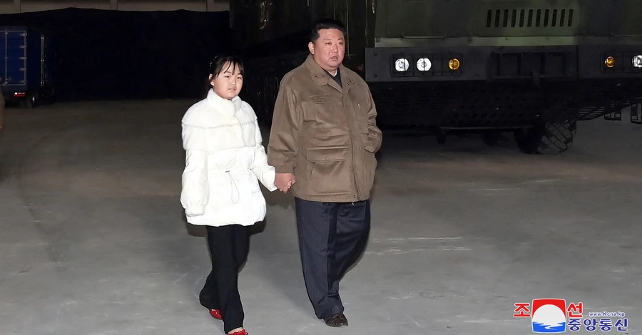 Кім Чен Ин вперше показав свою дочку під час ракетних випробувань