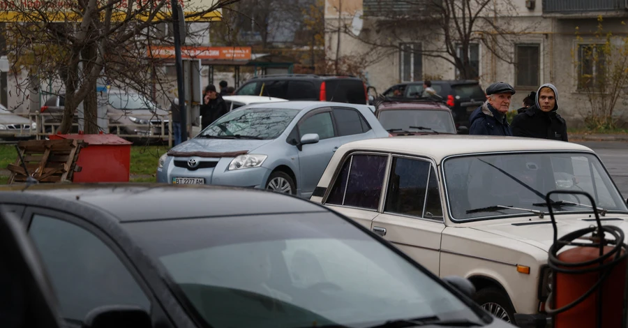 Росіяни знову обстріляли Херсон, одна людина загинула (оновлено)