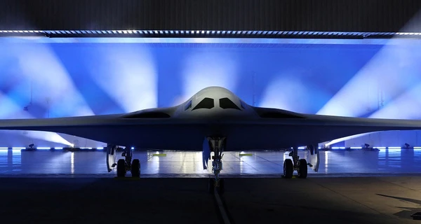 США презентували новий бомбардувальник-невидимку B-21 Raider