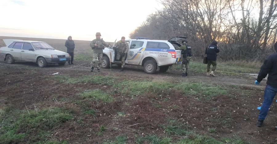 Під Ізюмом автомобіль наїхав на міну, загинули двоє людей