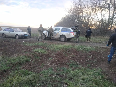 Під Ізюмом автомобіль наїхав на міну, загинули двоє людей