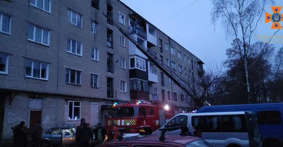 На Волині у багатоповерхівці вибухнули газові балони, є постраждалі