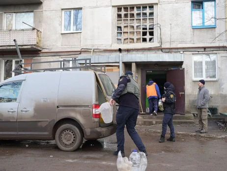 Росіяни обстріляли авто рятувальників, які доставляли гумдопомогу до Бахмута.