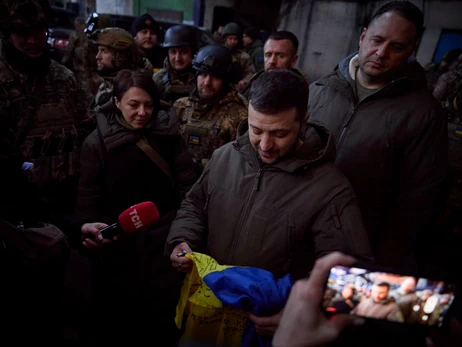 Володимир Зеленський побував у Бахмуті - в одній із найгарячіших точок на фронті