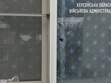 Россия ударила по Херсону, повредив детсад и станцию медпомощи