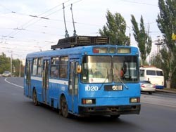 На Оболони женщина выпала из троллейбуса и разбила голову 