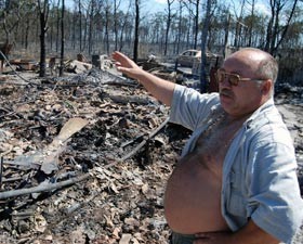 Под Васильевкой на трассе сгорел рынок 