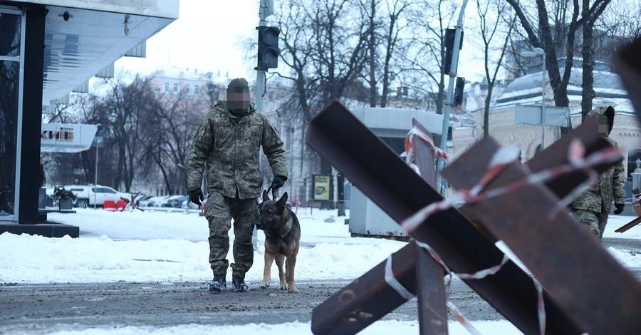 В Киеве усилили охрану правительственного квартала, проверяют людей и помещения