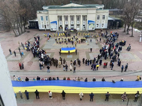 Изюм и Святогорск провели в День соборности совместный автопробег