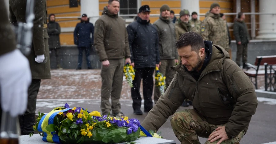 Володимир Зеленський вшанував пам'ять Героїв Крут