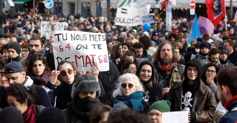 Во Франции прошли массовые протесты из-за пенсионной реформы