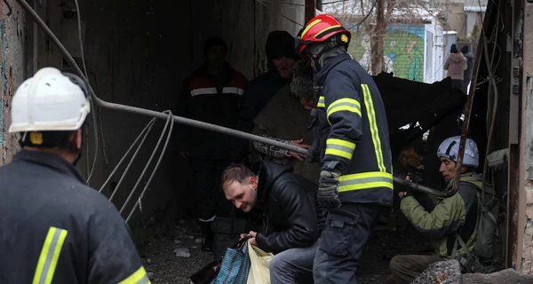 В Харькове россияне обстреляли предприятие ракетами С-300, ранены двое мужчин