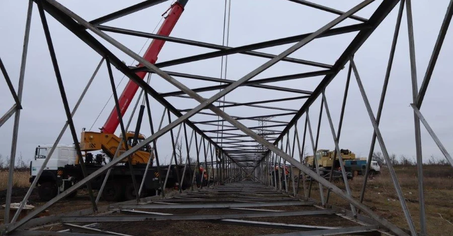 Через ворожі обстріли без електропостачання залишились деякі населені пункти трьох областей