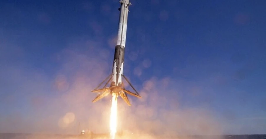 SpaceX запустила ракету з черговою партією супутників Starlink на борту