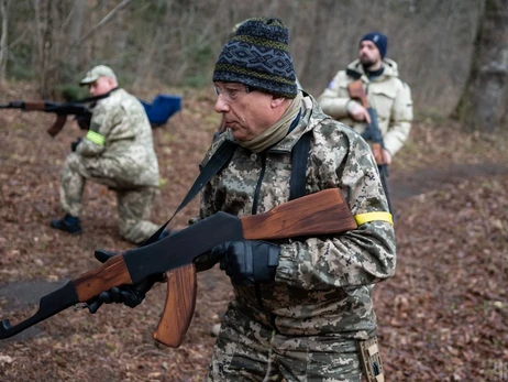 Жителів столичних Осокорків попередили про постріли та ускладнення руху