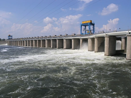 Росіяни пошкодили дамбу Каховської ГЕС, водосховище обміліло