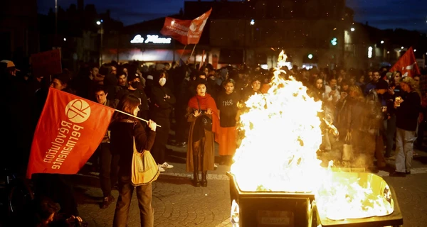 Проти пенсійної реформи у Франції протестують навіть студенти