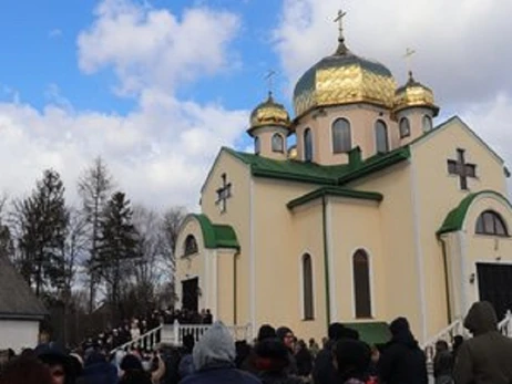 В храме Ивано-Франковске подрались верующие ПЦУ и Московского патриархата