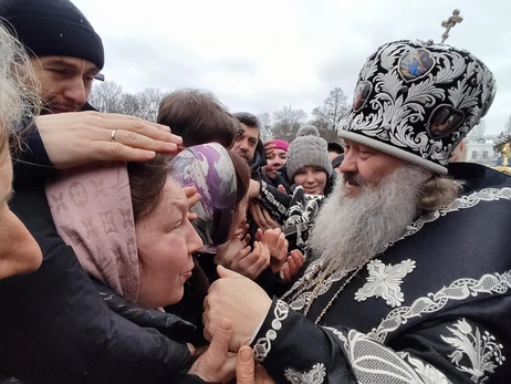 В последний день в Лавре в УПЦ МП заявили, что подали в суд, поэтому останутся