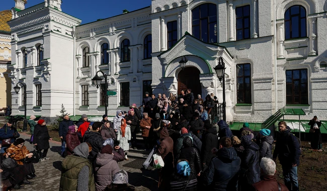 У Києво-Печерській лаврі блокують роботу державної комісії