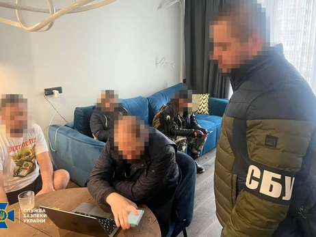 СБУ разом із правоохоронцями Чехії викрили банду, яка обкрадала європейців