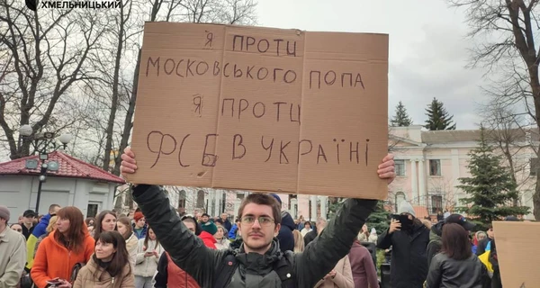 В Каменце-Подольском продолжается противостояние между прихожанами ПЦУ и московским патриархатом