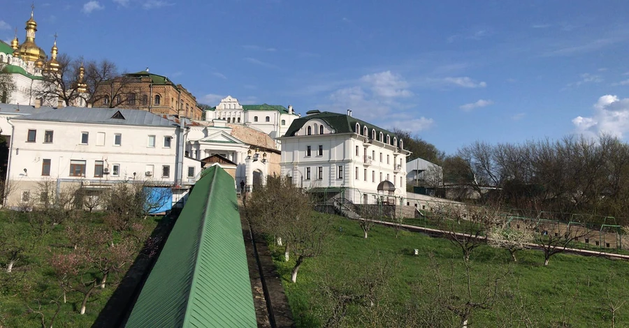 Комісія Мінкульту зламала замки в Києво-Печерській лаврі, щоб продовжити роботу