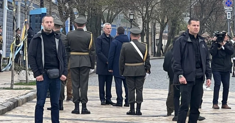 До Києва з візитом прибув Генсек НАТО Єнс Столтенберг