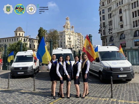 Іспанія стала шостою країною, де українці тепер зможуть отримати чи поміняти паспорти