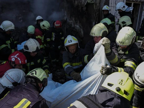  В Умани завершили поисково-спасательную операцию после обстрела РФ: 23 погибших