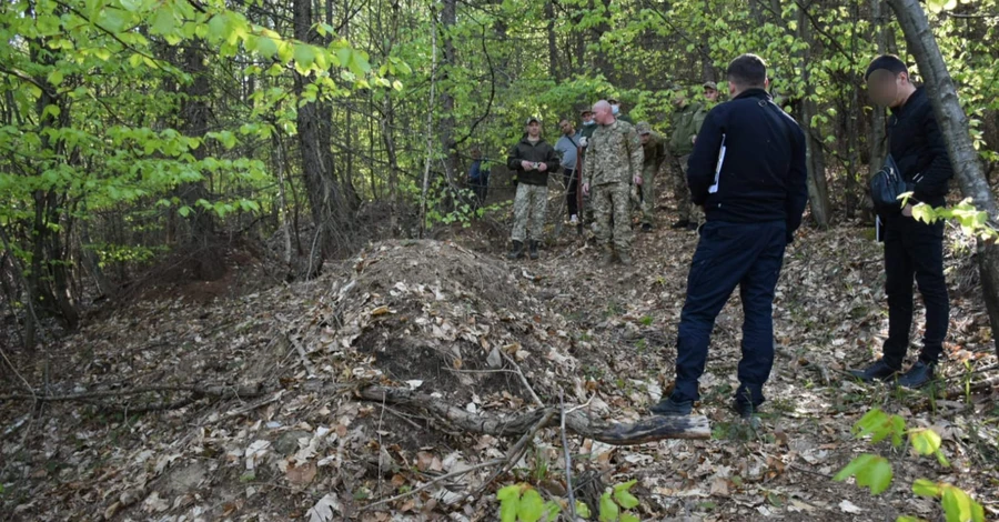 У Держприкордонслужбі заперечують причетність своїх співробітників до смерті ведмедиці, але ексгумацію проведуть