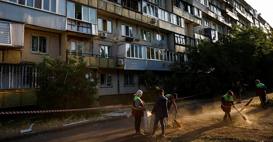 Після загибелі людей Кличко ініціював тимчасове відсторонення голови Деснянського району