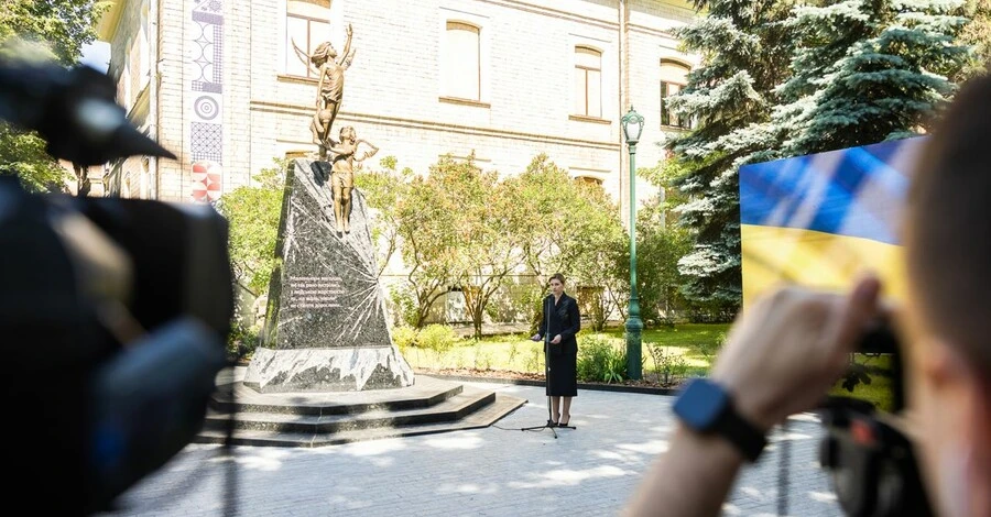В Харькове открыли памятник детям, которых убила Россия