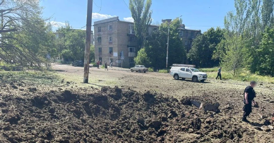 Внаслідок авіаудару по Торецьку поранено мешканців та правоохоронців, які проїжджали повз