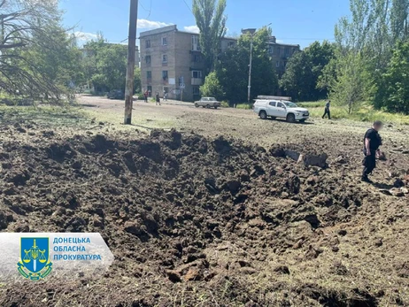 В результате авиаудара по Торецку ранены жители и правоохранители, проезжавшие мимо